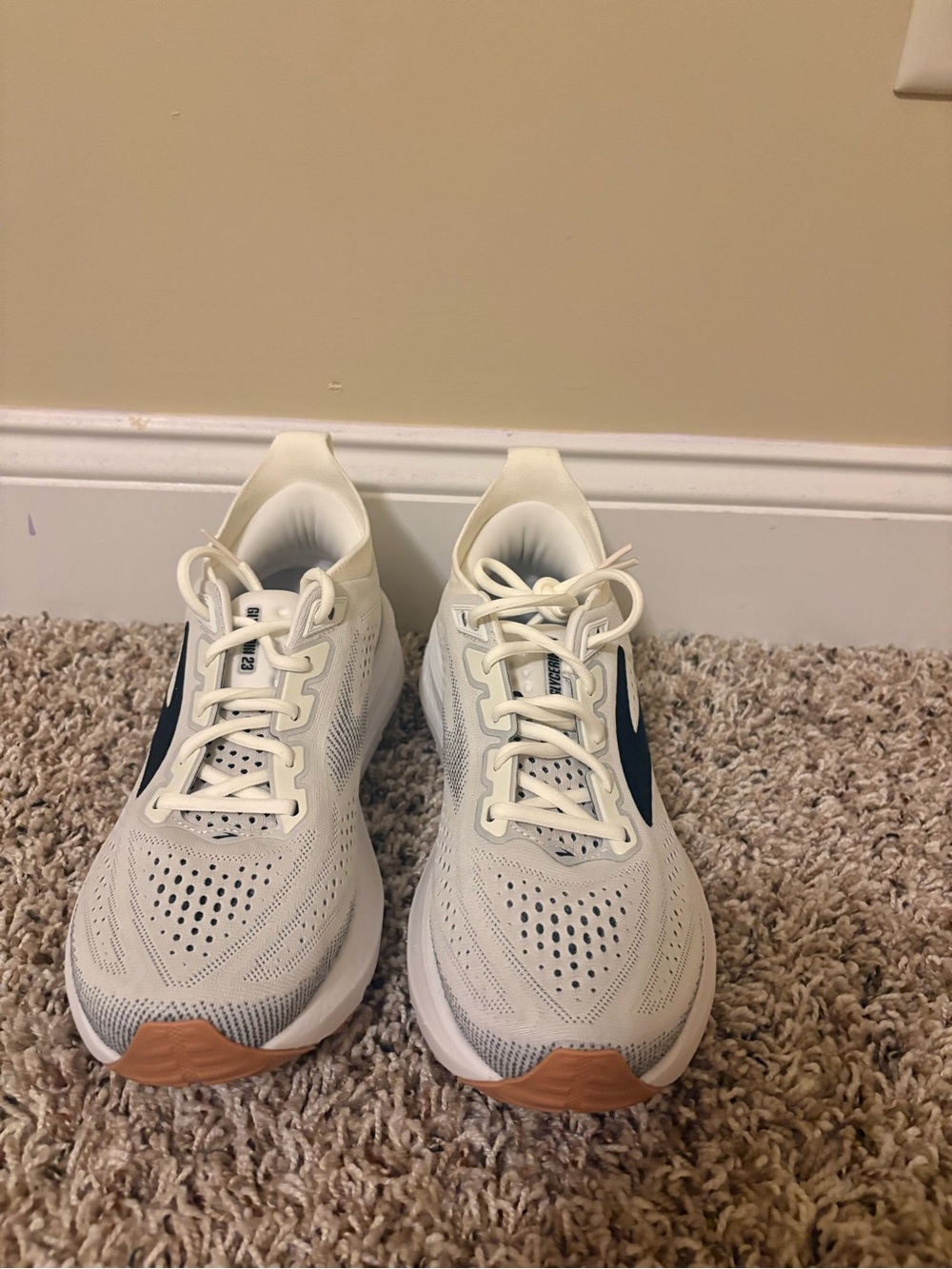 Women’s Brooks Glycerin 23 - White/Black - Picture 2 of 9